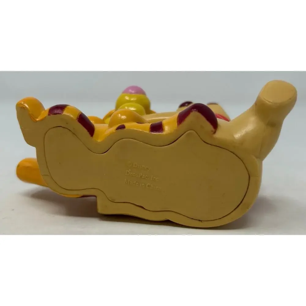 DecoPak Inc. Disney Baby Winnie the Pooh Hugging Baby Tigger the‎ Tiger Figurine